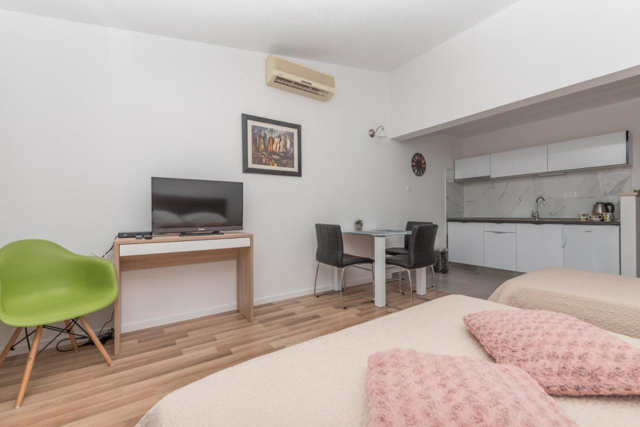 Apartments Nina M Baska Voda Exterior photo